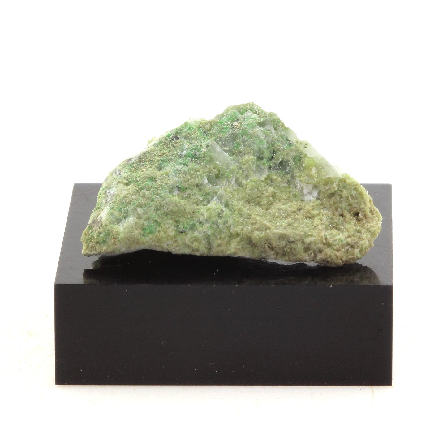 Hellyerite. 29.3 carats. Estrie, Québec, Canada