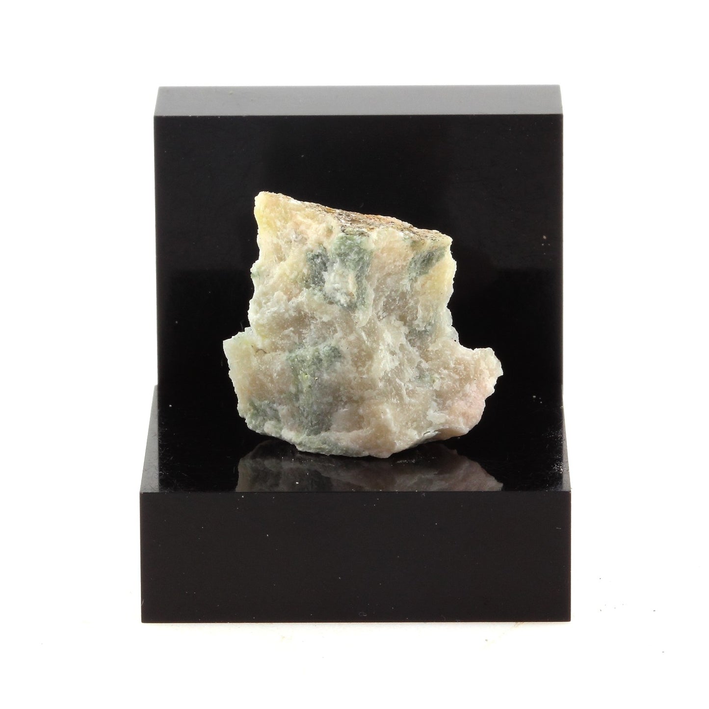 Marbre Calcite. 17.1 carats. Lanark, Ontario, Canada