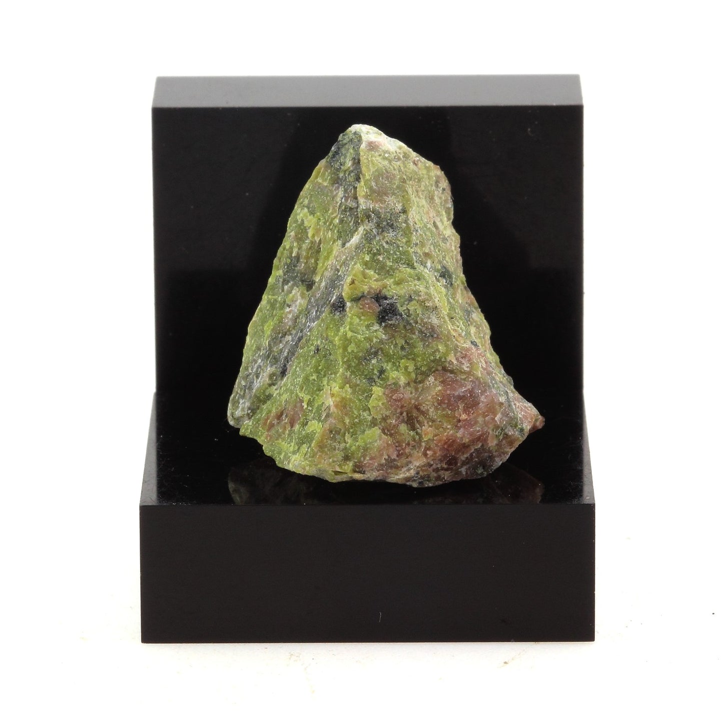 Marbre Epidote, 45.6 carats, Marmora, Ontario, Canada