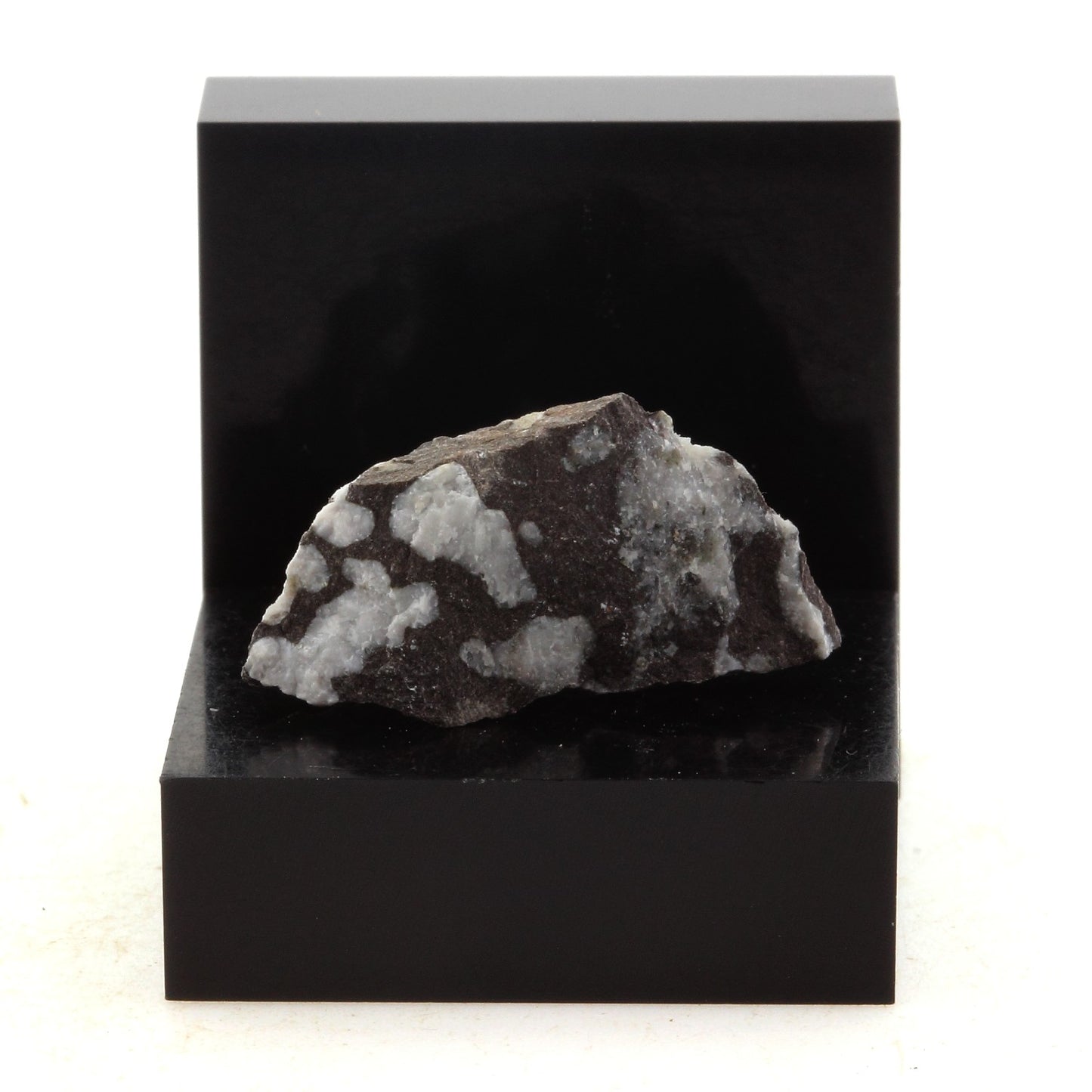 Porphyry, 13.3 carats, Drummondville, Québec, Canada