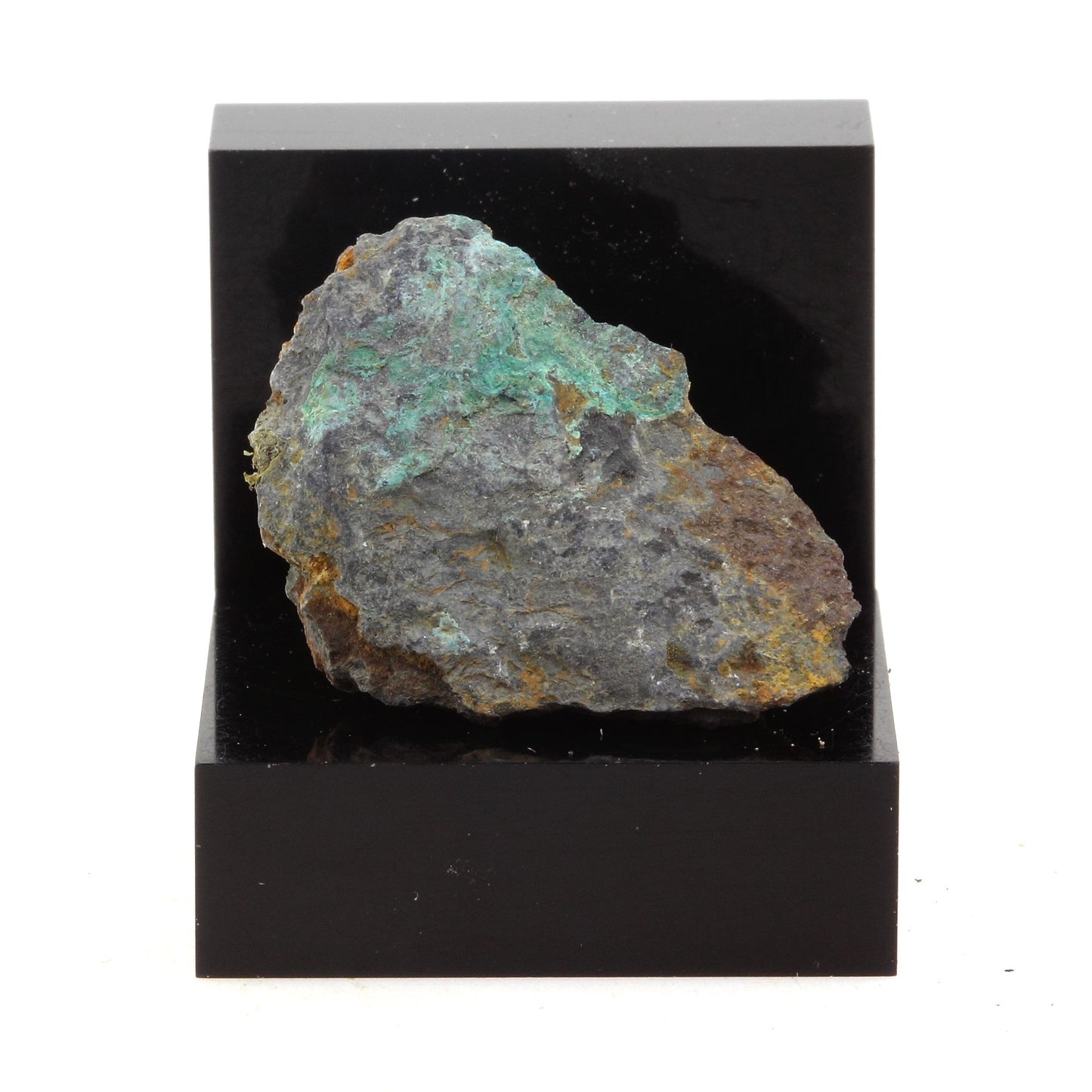 Malachite. 26.0 carats. Estrie, Québec, Canada