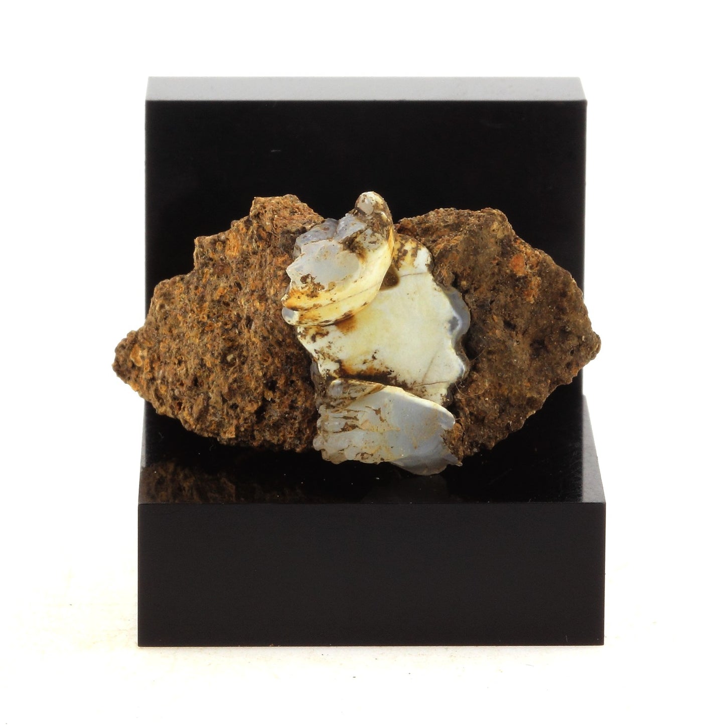 Lussatite. 88.34 carats. Dallet, Puy-de-Dôme, France
