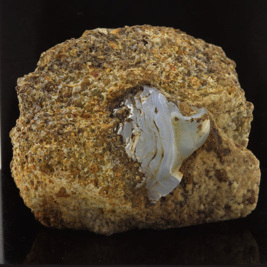 Lussatite. 99.10 carats. Dallet, Puy-de-Dôme, France