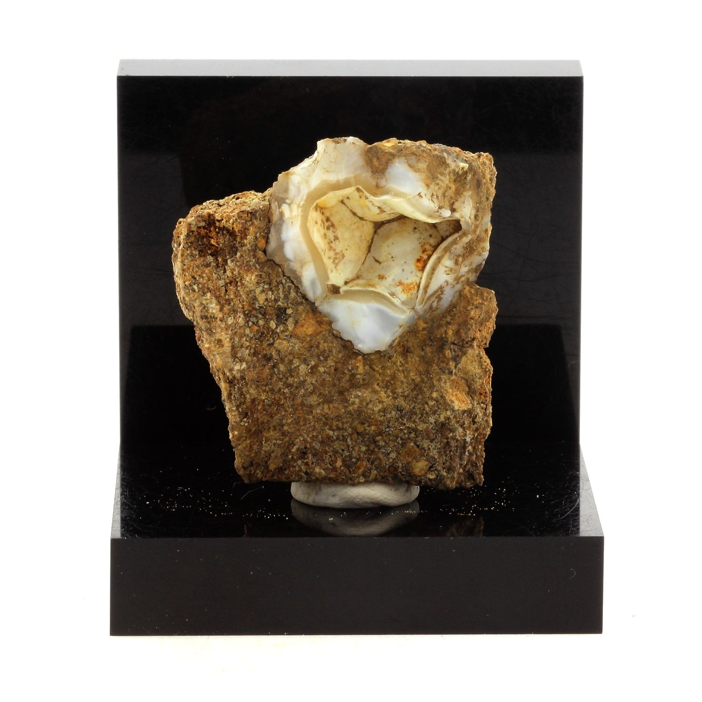 Lussatite. 268.36 carats. Dallet, Puy-de-Dôme, France