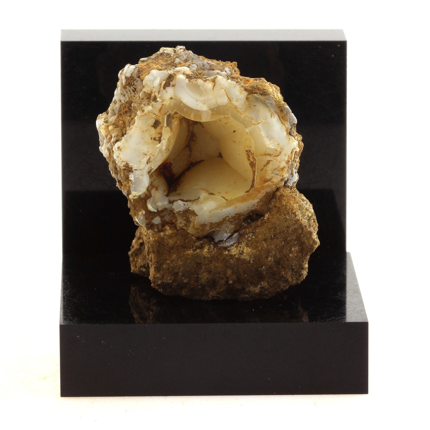 Lussatite. 90.9 carats. Dallet, Puy-de-Dôme, France