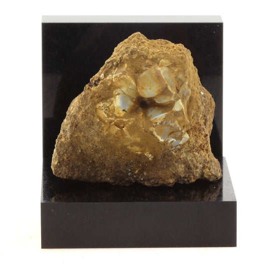 Lussatite. 82.4 carats. Dallet, Puy-de-Dôme, France