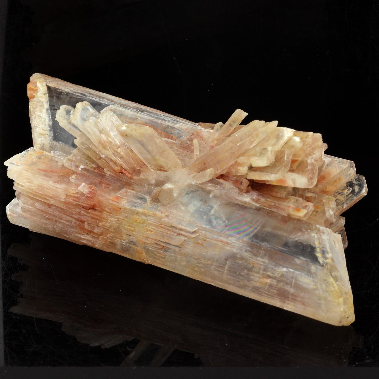 Gypse. 109.9 carats. Monthyon, Île-de-France, France