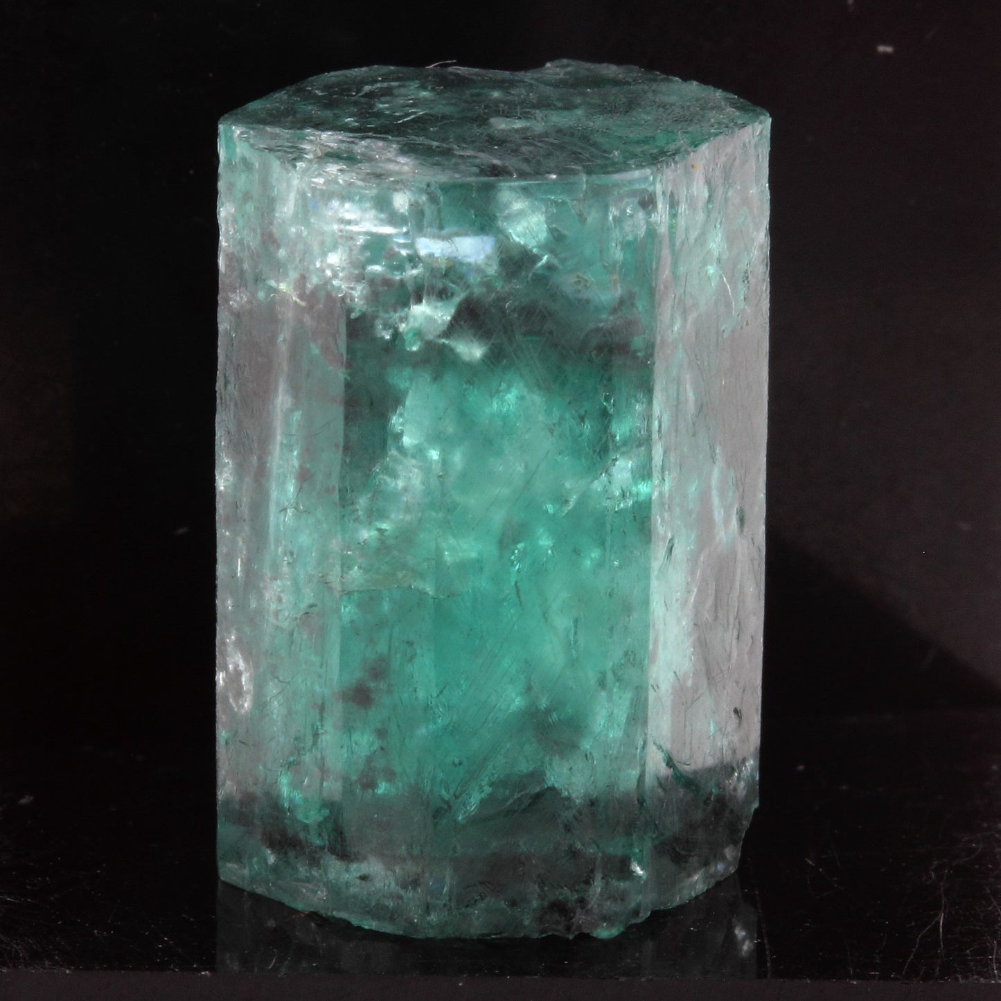 Emeraude mineral . 40.7 carats. Muzo, Vasquez-Yacopí Mining District, Colombie
