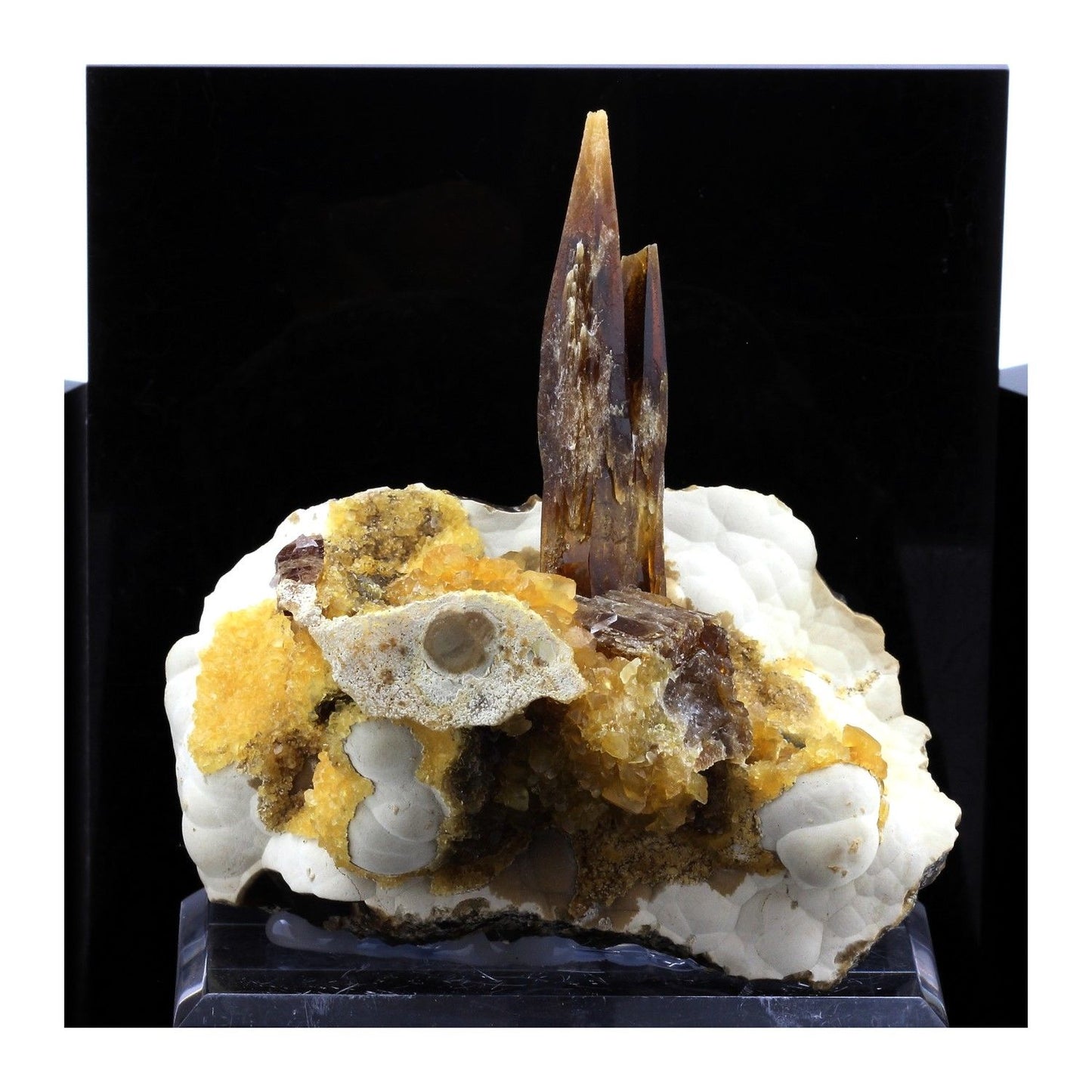 Baryte, Calcite. 1750.0 carats. En provenance de Elk Creek locality, Dalzell, Meade Co., South Dakota, USA