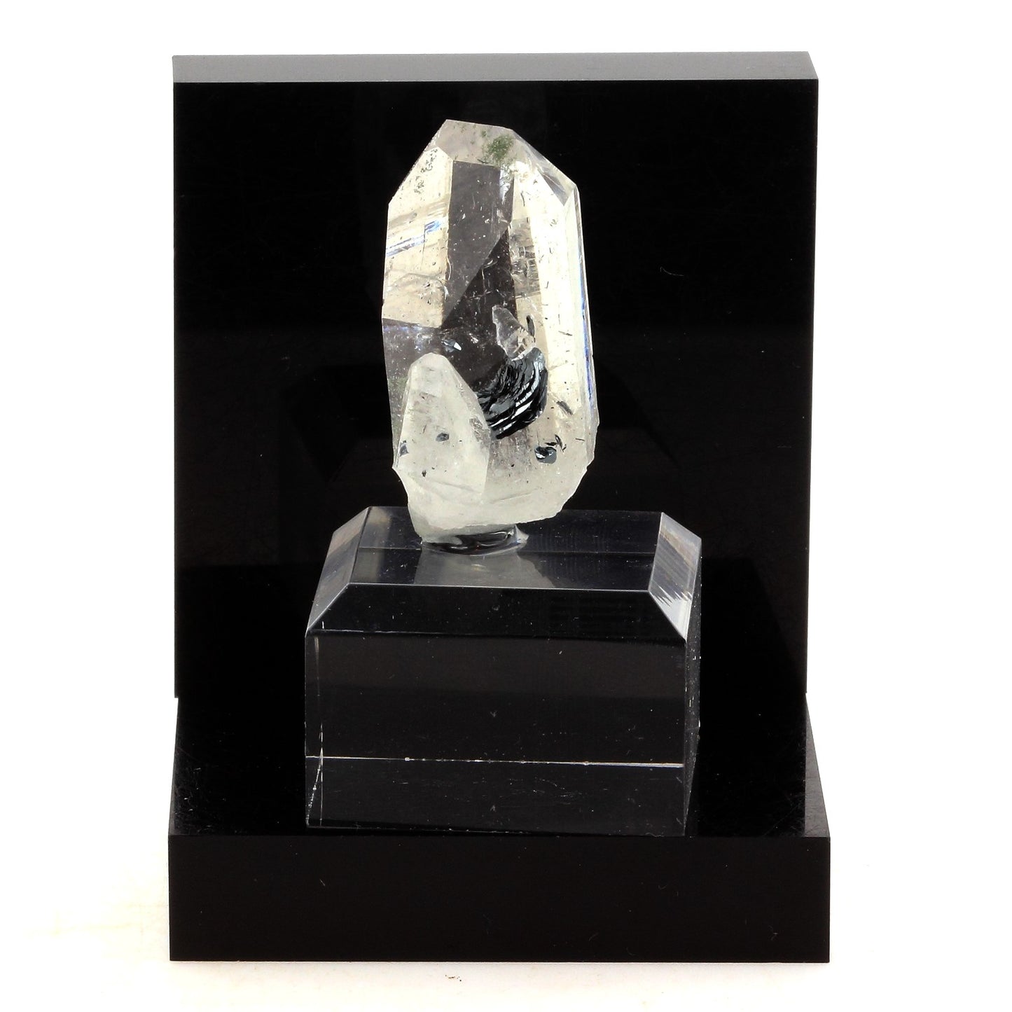 Quartz + Hematite. 156.6 carats. Sarenne, Oisans, Isère, France
