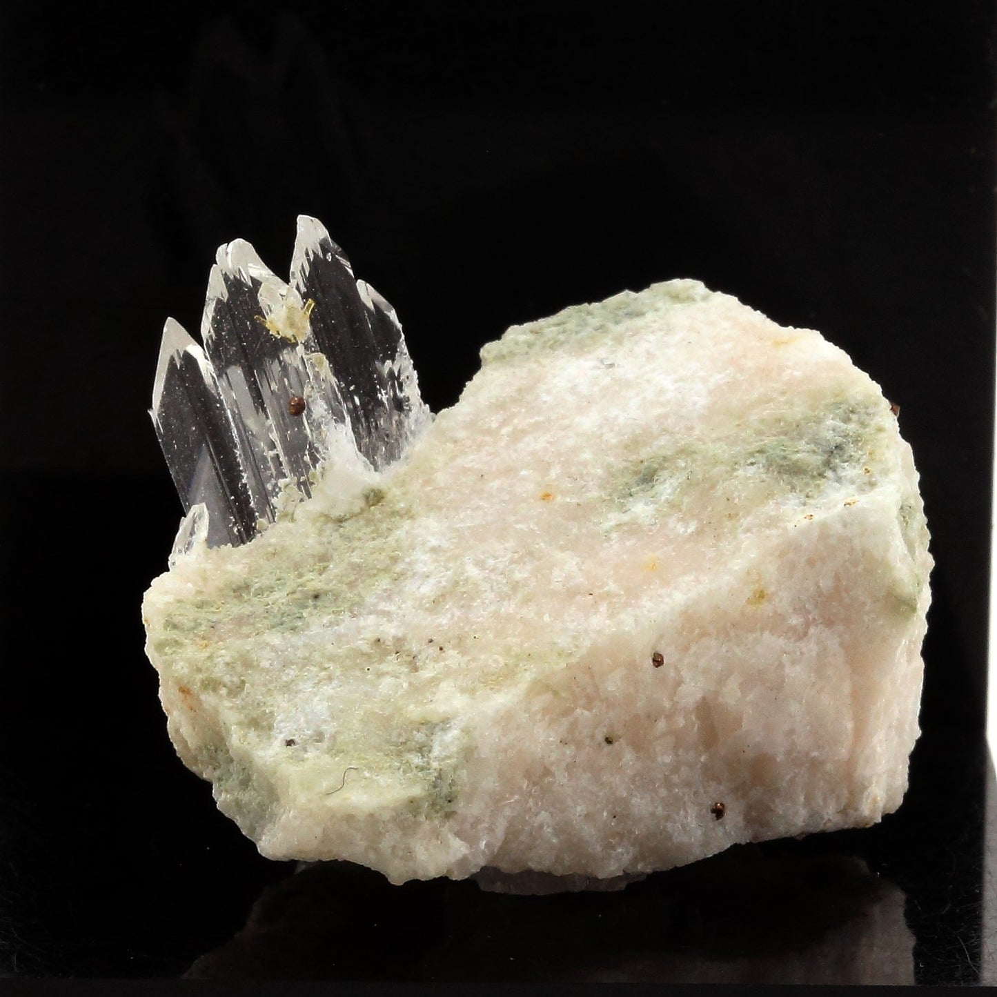 Gypse. 89.1 carats. Gypsum Quarry, Arignac, France