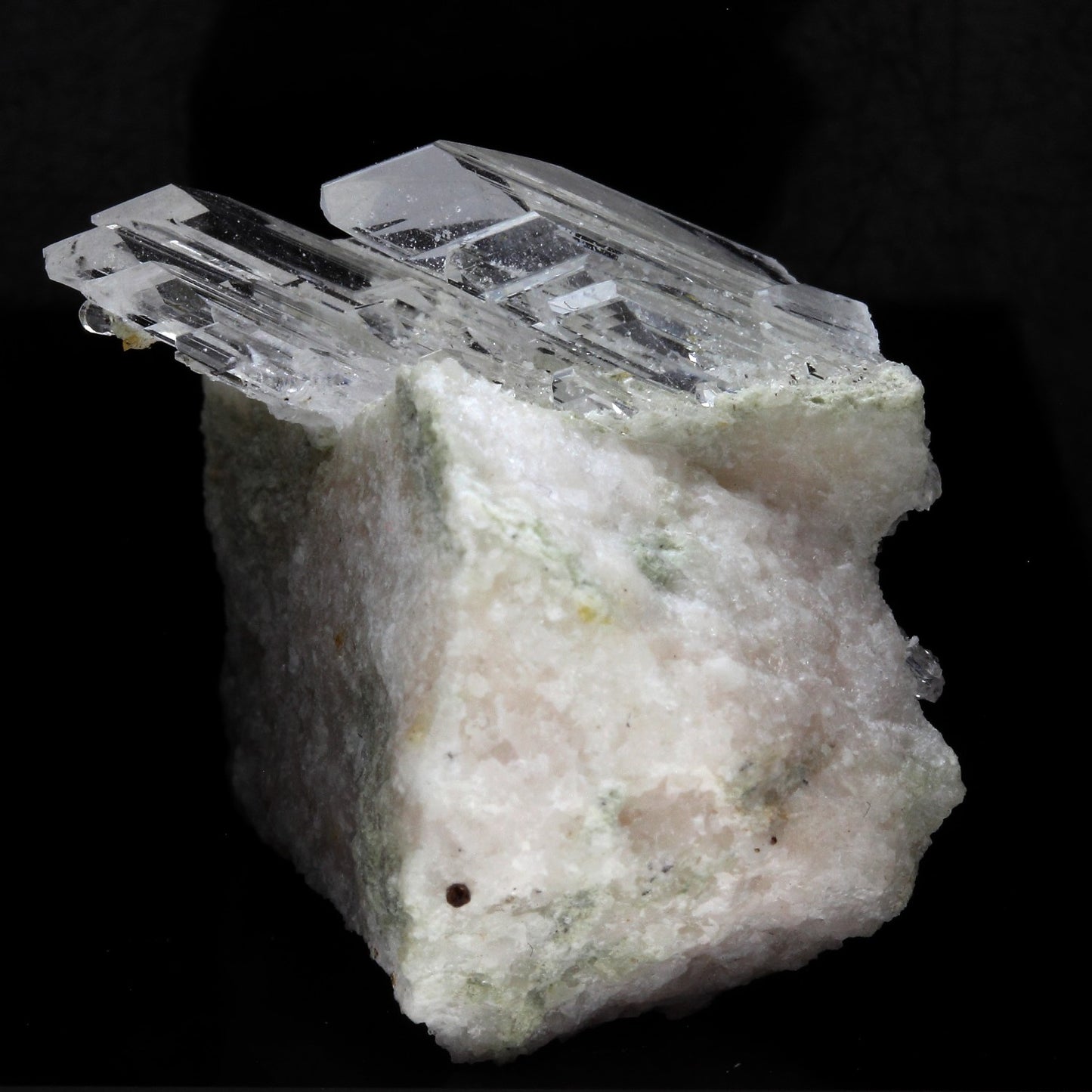 Gypse. 89.1 carats. Gypsum Quarry, Arignac, France