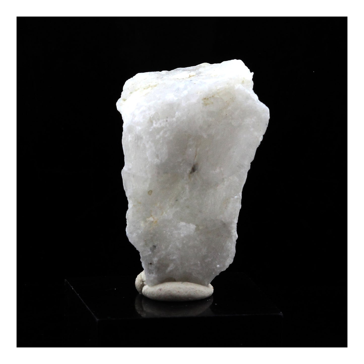 Spinelle Cobalt dans Marbre. 27.0 carats. Khe Khi, Luc Yen, Vietnam