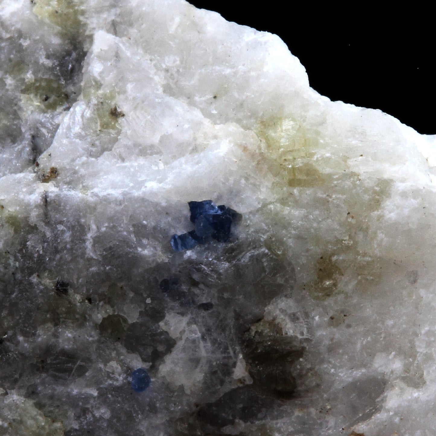 Spinelle Cobalt dans Marbre. 16.0 carats. Khe Khi, Luc Yen, Vietnam