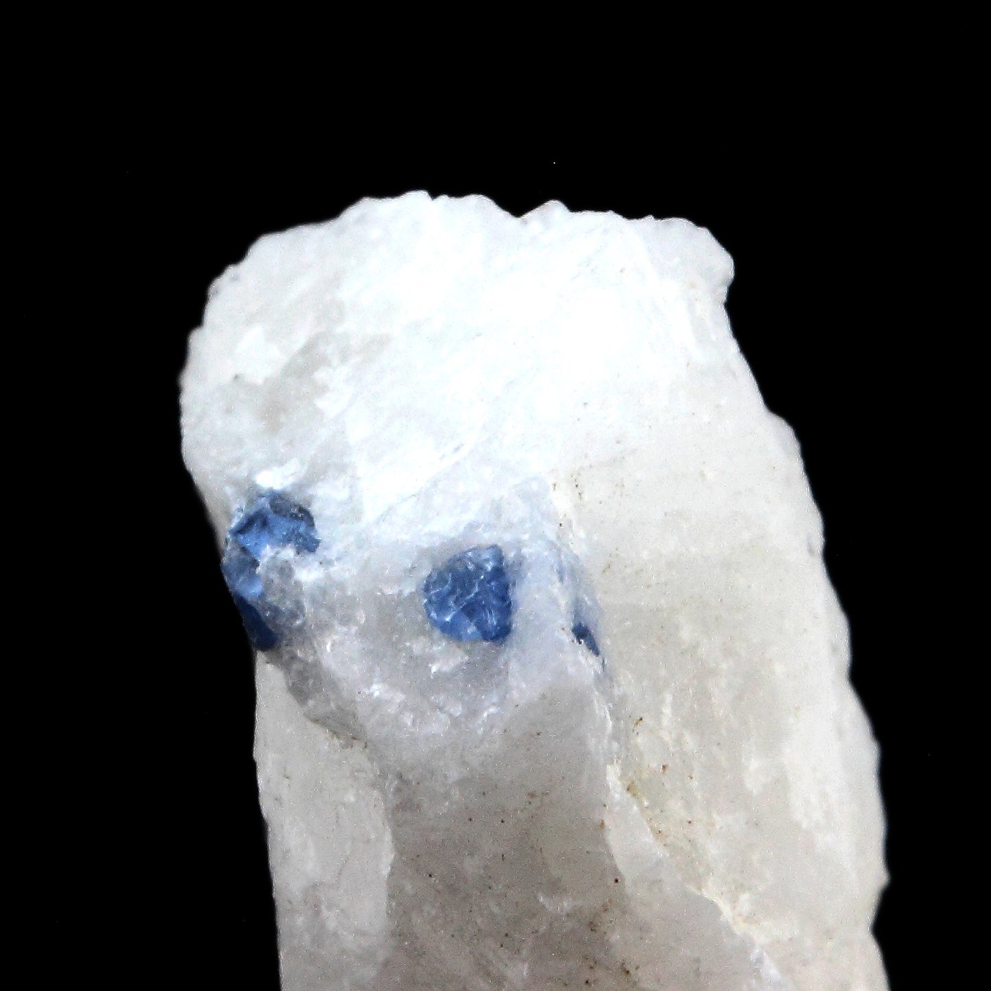 Spinelle Cobalt dans Marbre. 12.0 carats. Khe Khi, Luc Yen, Vietnam