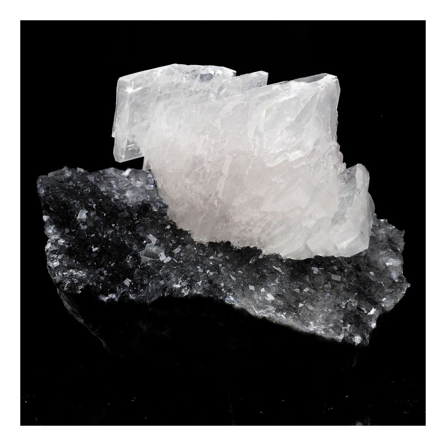 Calcite. 2950.5 carats. En provenance de Fengjiashan Mine (Daye copper mine), Huangshi Prefecture, Hubei Province, Chine