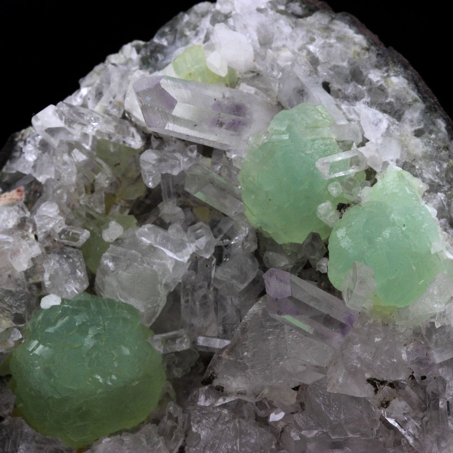 Prehnite, Calcite, Quartz. 1369.5 carats. En provenance de Goboboseb Mts, Brandberg Area, Dâures, Erongo Region, Namibie