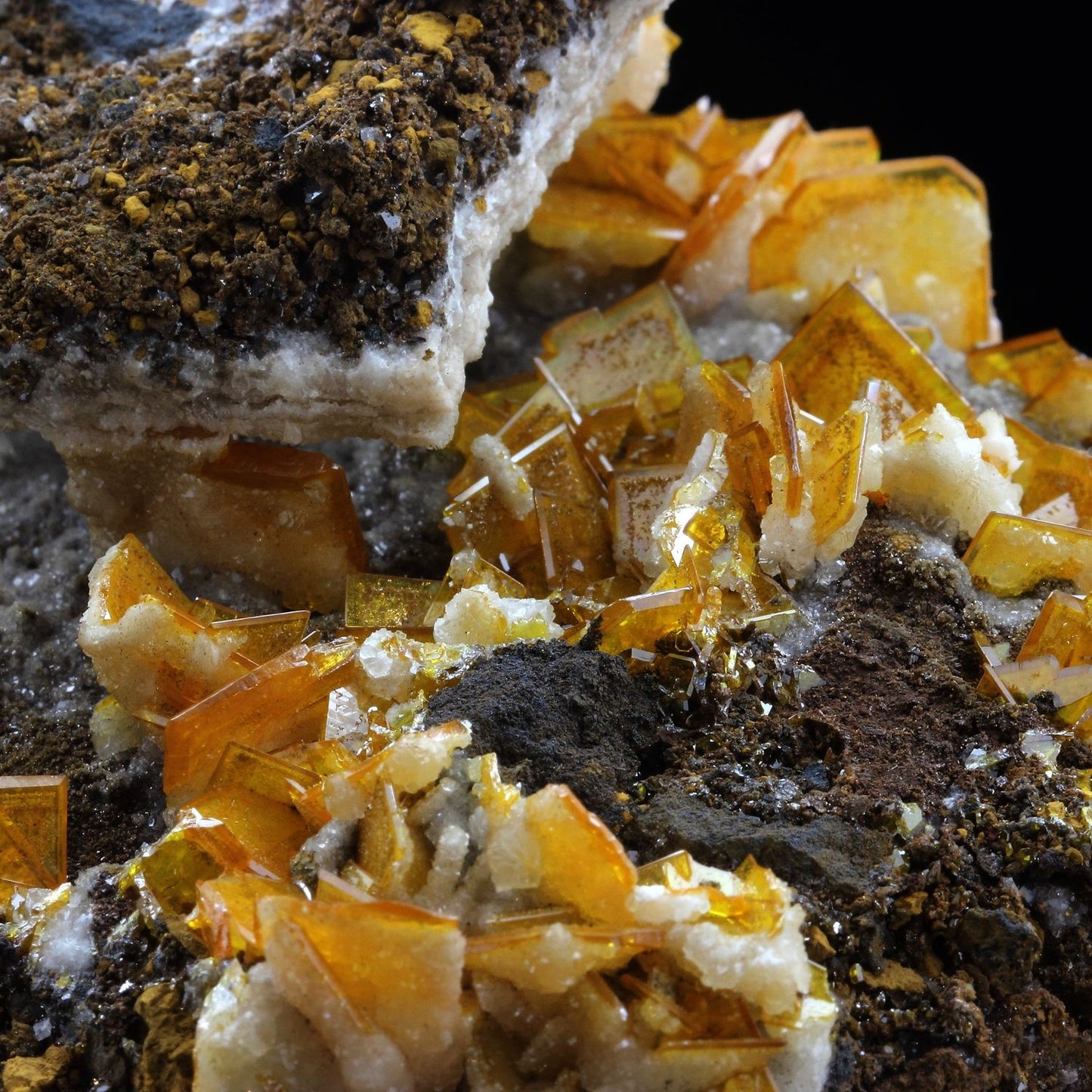 Wulfenite. 2550.5 carats. En provenance de Los Lamentos Mts (Sierra de Los Lamentos), Mun. de Ahumada, Chihuahua, Mexique
