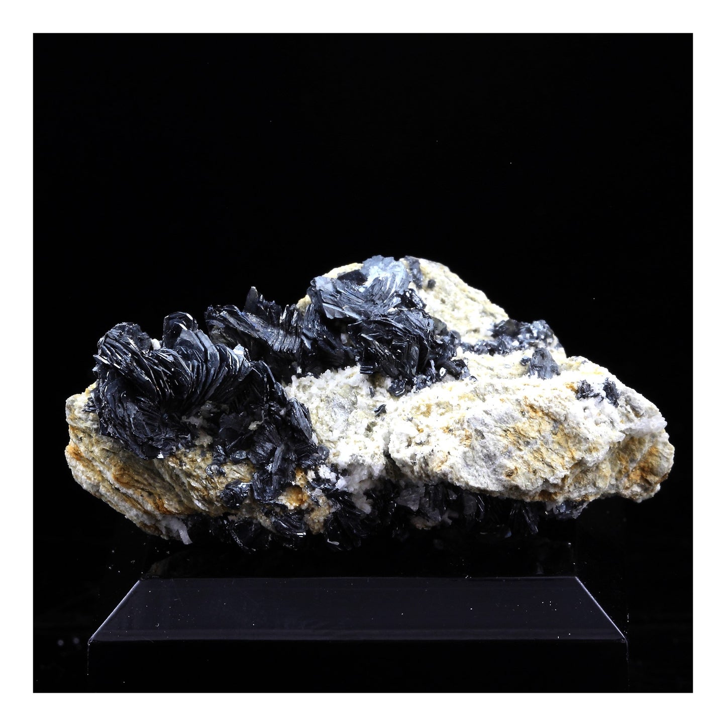 Hematite. 83.0 carats. L'Alpe d'Huez, Oisans, France