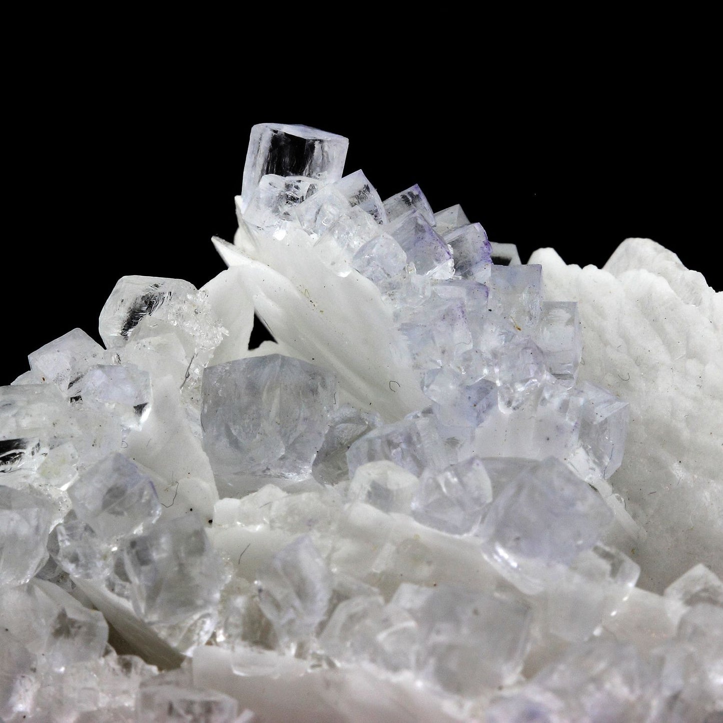 Fluorite, Baryte. 6436.0 carats. En provenance de Jaimina Mine, Carrales, Obdulia vein, Caravia District, Caravia mining area, Asturias, Espagne