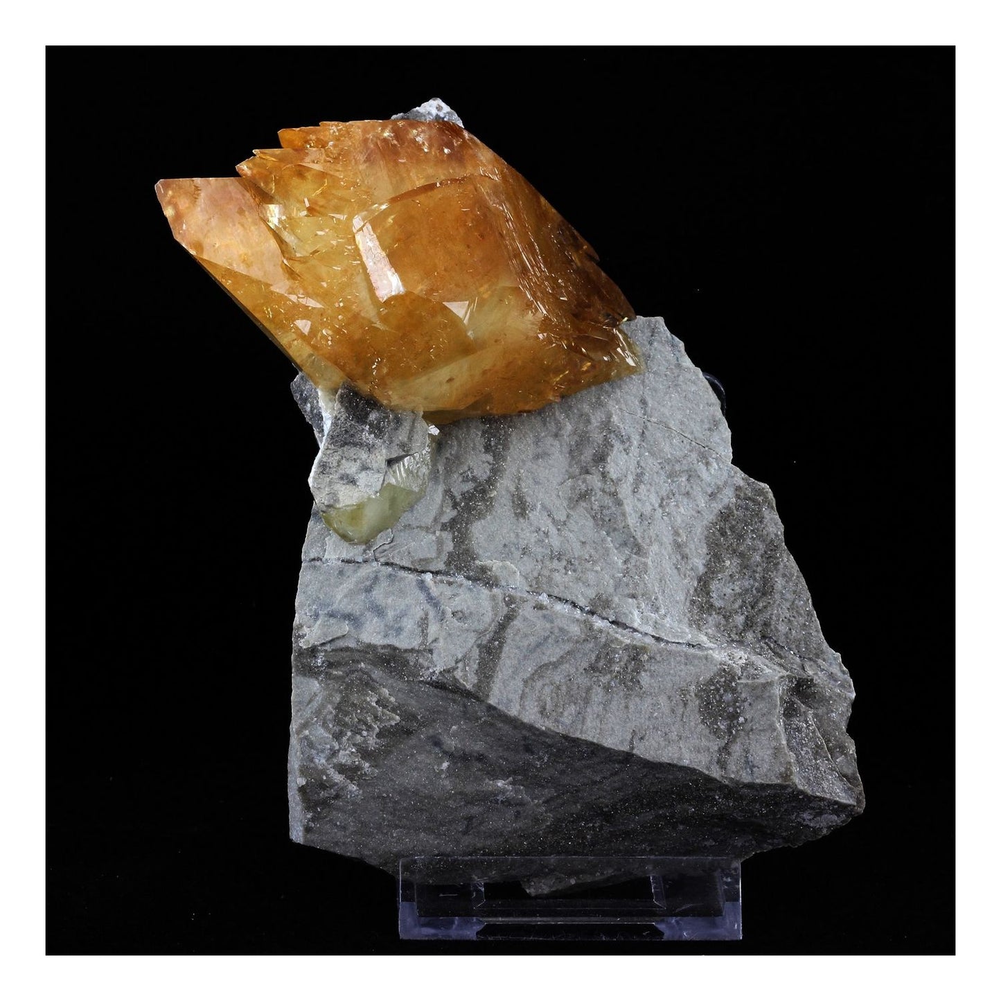 Calcite. 4165.0 carats. En provenance de Elmwood mine, Carthage, Central Tennessee Ba-F-Pb-Zn District, Tennessee, USA
