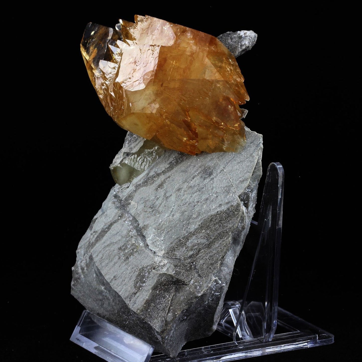 Calcite. 4165.0 carats. En provenance de Elmwood mine, Carthage, Central Tennessee Ba-F-Pb-Zn District, Tennessee, USA
