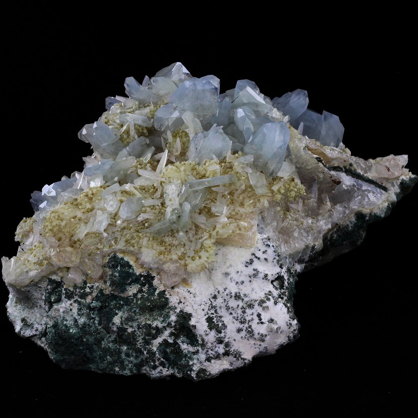 Baryte, Calcite, Calcédoine. 5859.0 carats. En provenance de Planalto, Rio Grande do Sul, Brésil