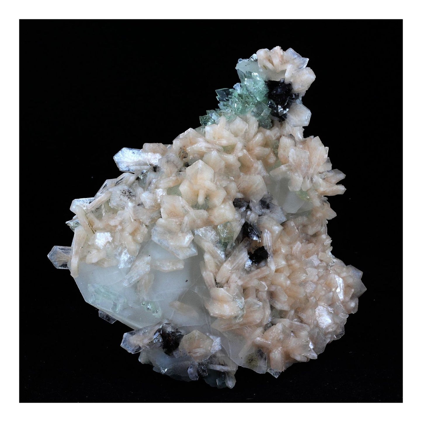 Apophyllite + Stilbite + Calcite. 2085.0 carats. En provenance de Wagholi, Pune, Maharashtra, Inde