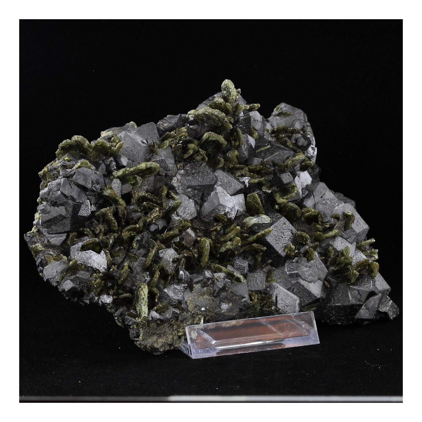 Diopside + Magnetite 6666.0 carats. En provenance de Chifeng, Inner Mongolia, Chine