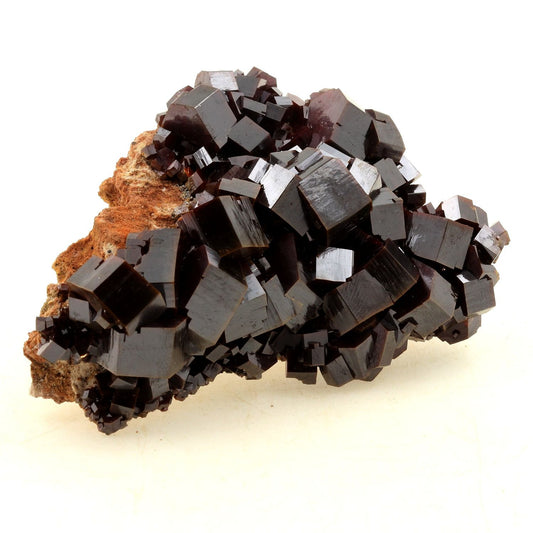 Vanadinite . 1078.0 carats. Mibladen Mining District, Midelt, Maroc
