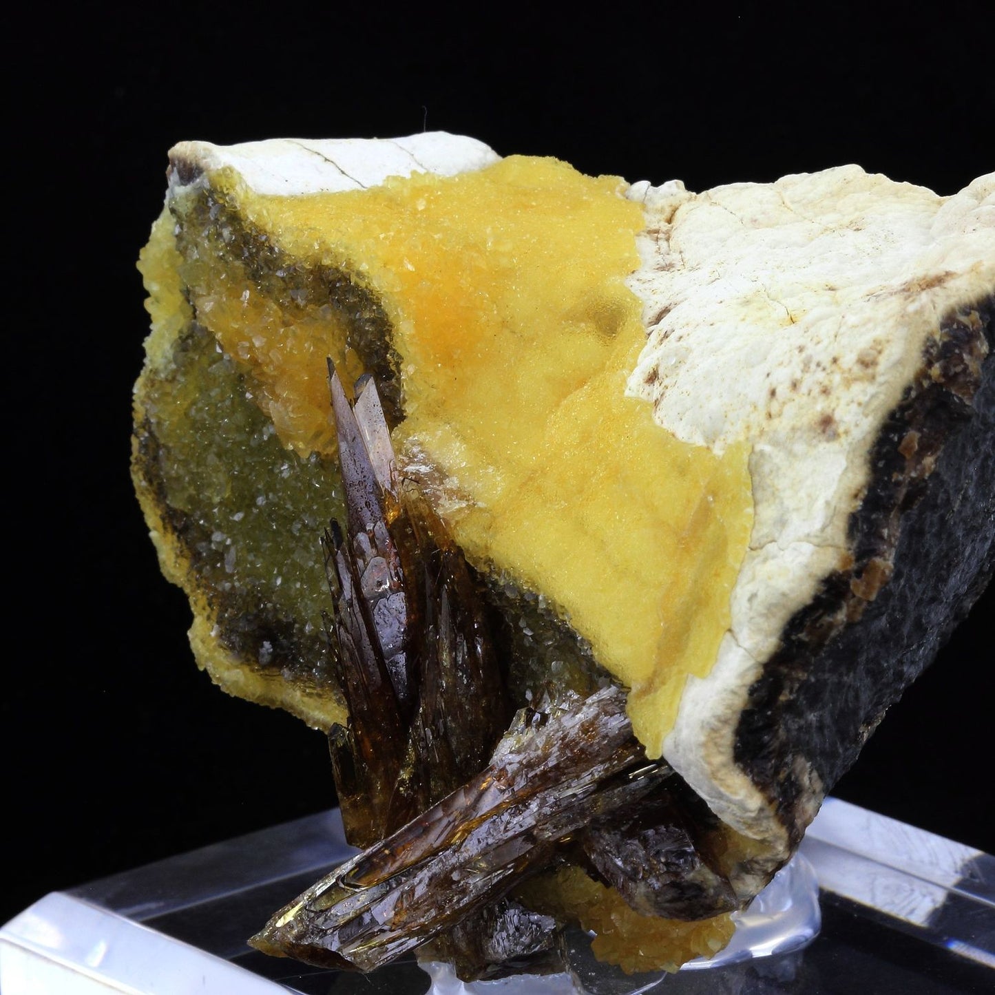 Baryte, Calcite. 3320.0 carats. En provenance de Elk Creek locality, Dalzell, Meade Co., South Dakota, USA