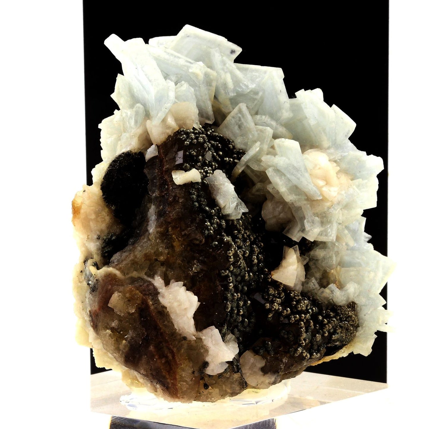Fluorite, Baryte, Pyrite. 1580.5 carats. La Unión, Murcia, Espagne