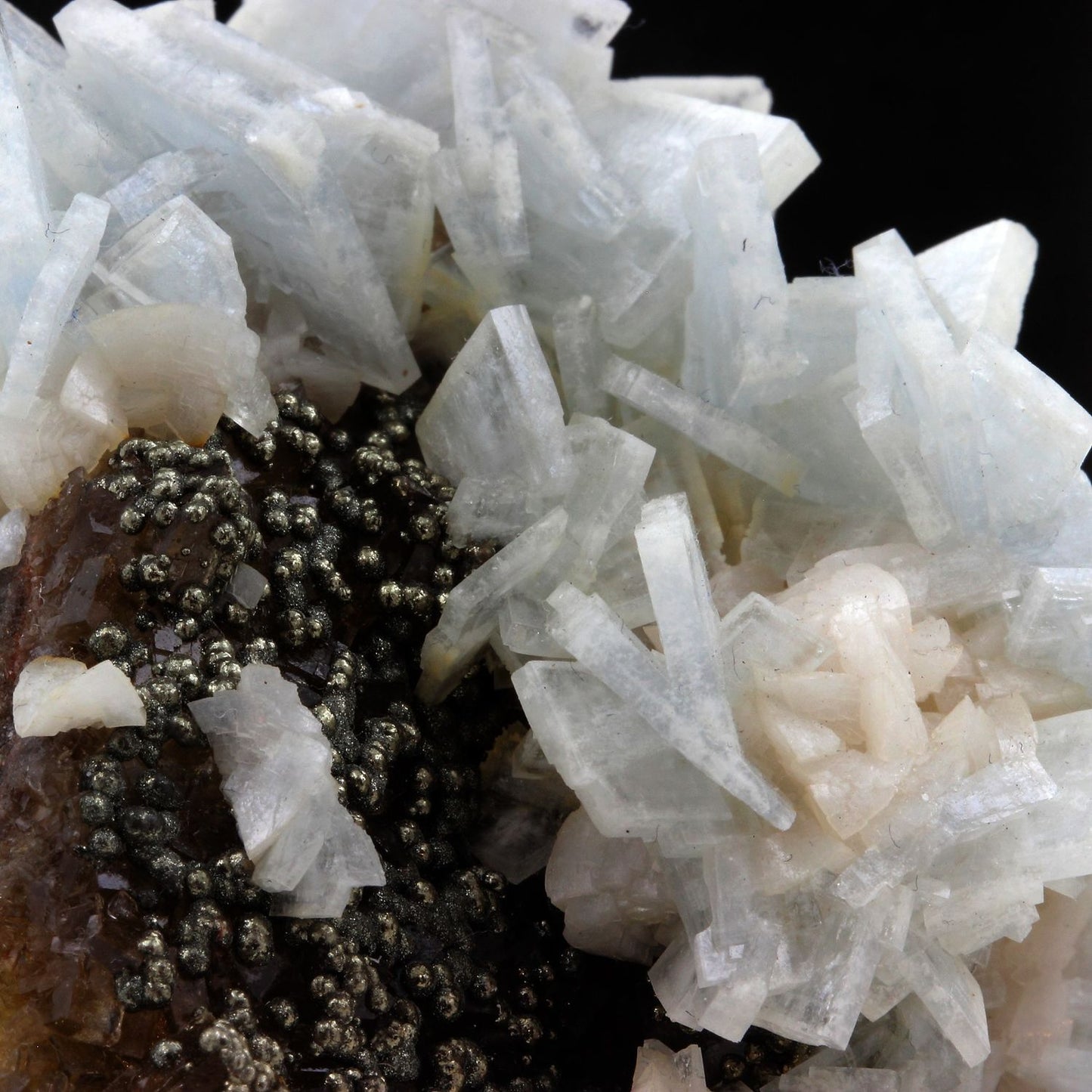 Fluorite, Baryte, Pyrite. 1580.5 carats. La Unión, Murcia, Espagne