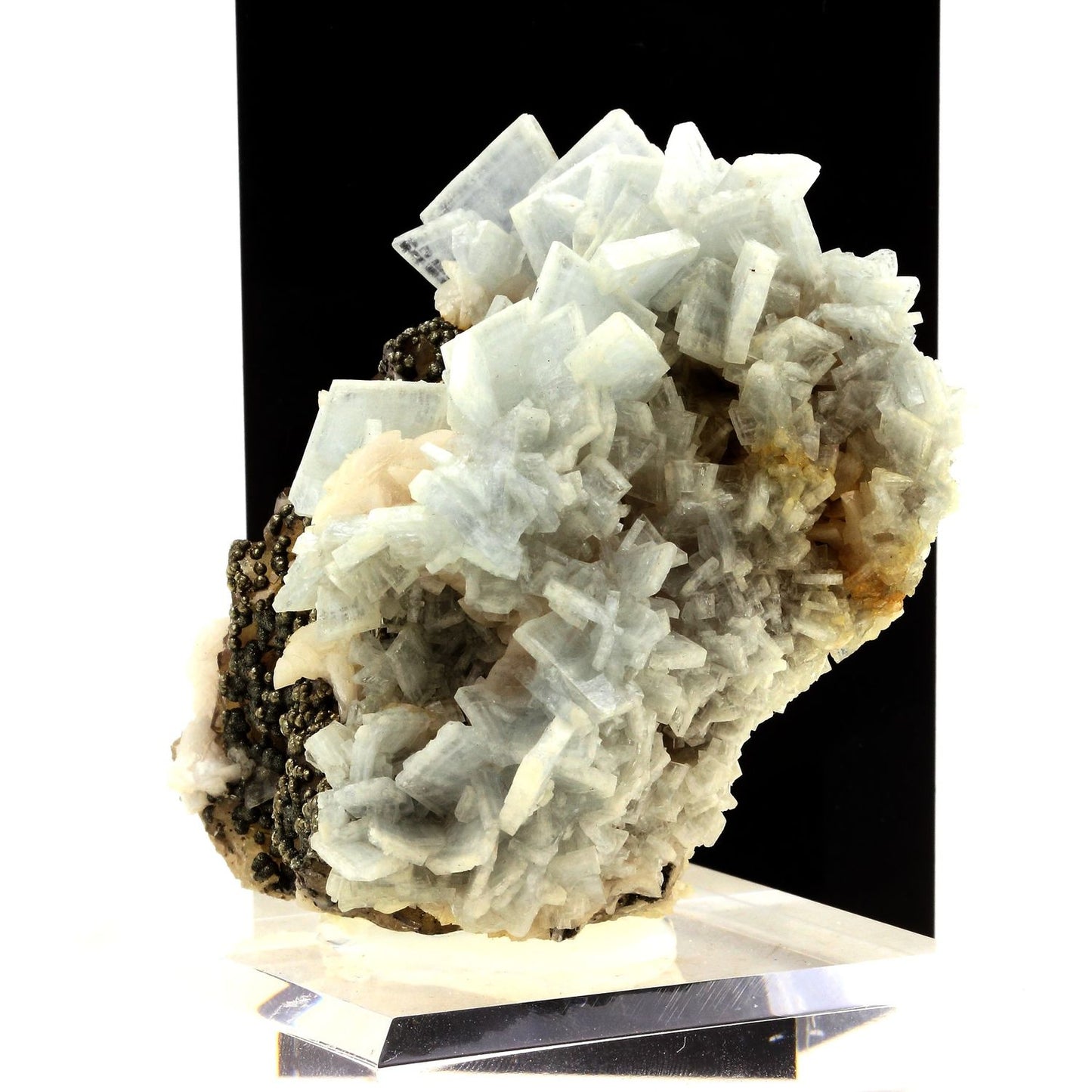 Fluorite, Baryte, Pyrite. 1580.5 carats. La Unión, Murcia, Espagne