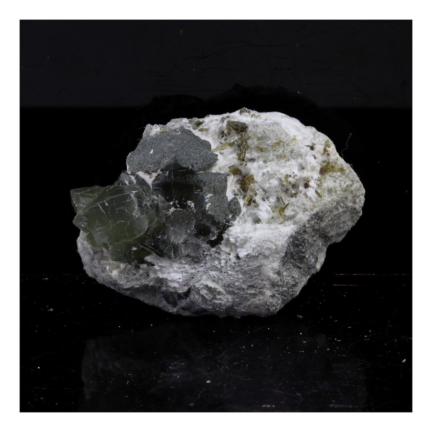 Prehnite. 40.0 carats. La Combe de la Selle, St Christophe-en-Oisans, Isère, France