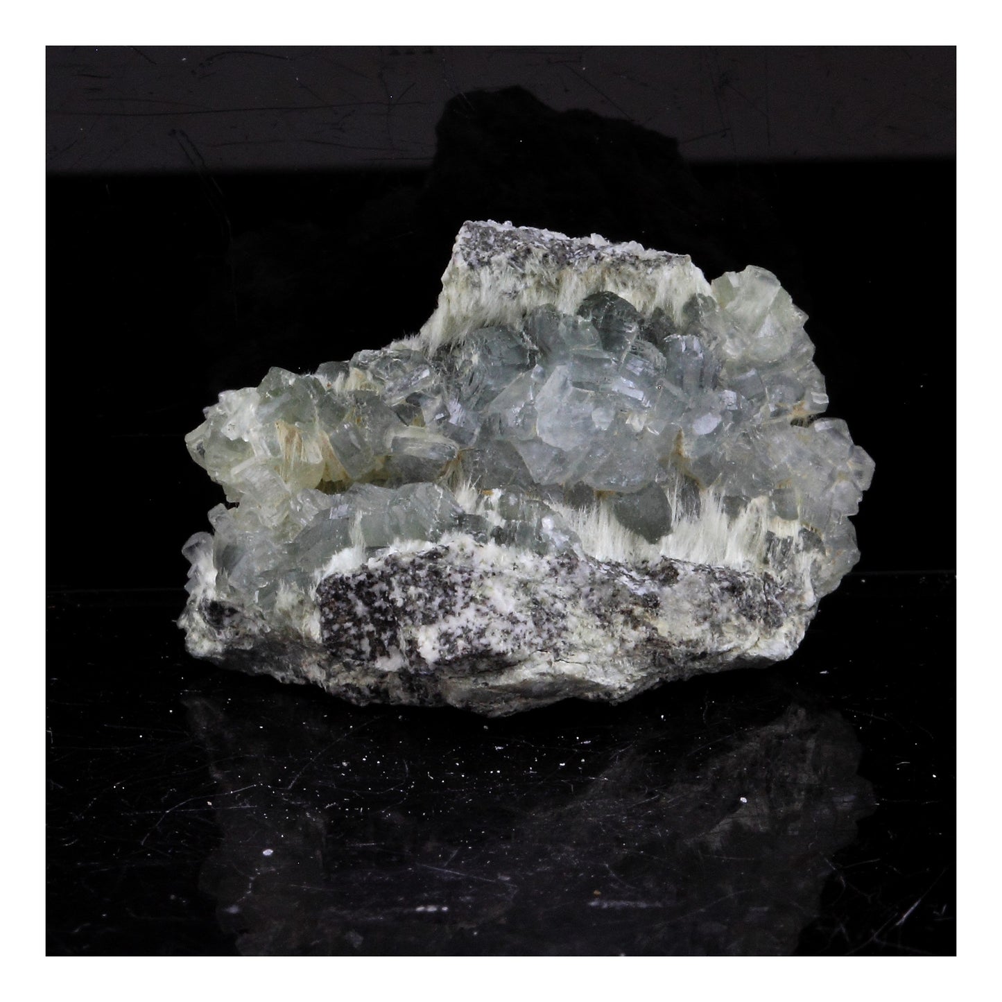 Prehnite. 35.0 carats. La Combe de la Selle, St Christophe-en-Oisans, Isère, France