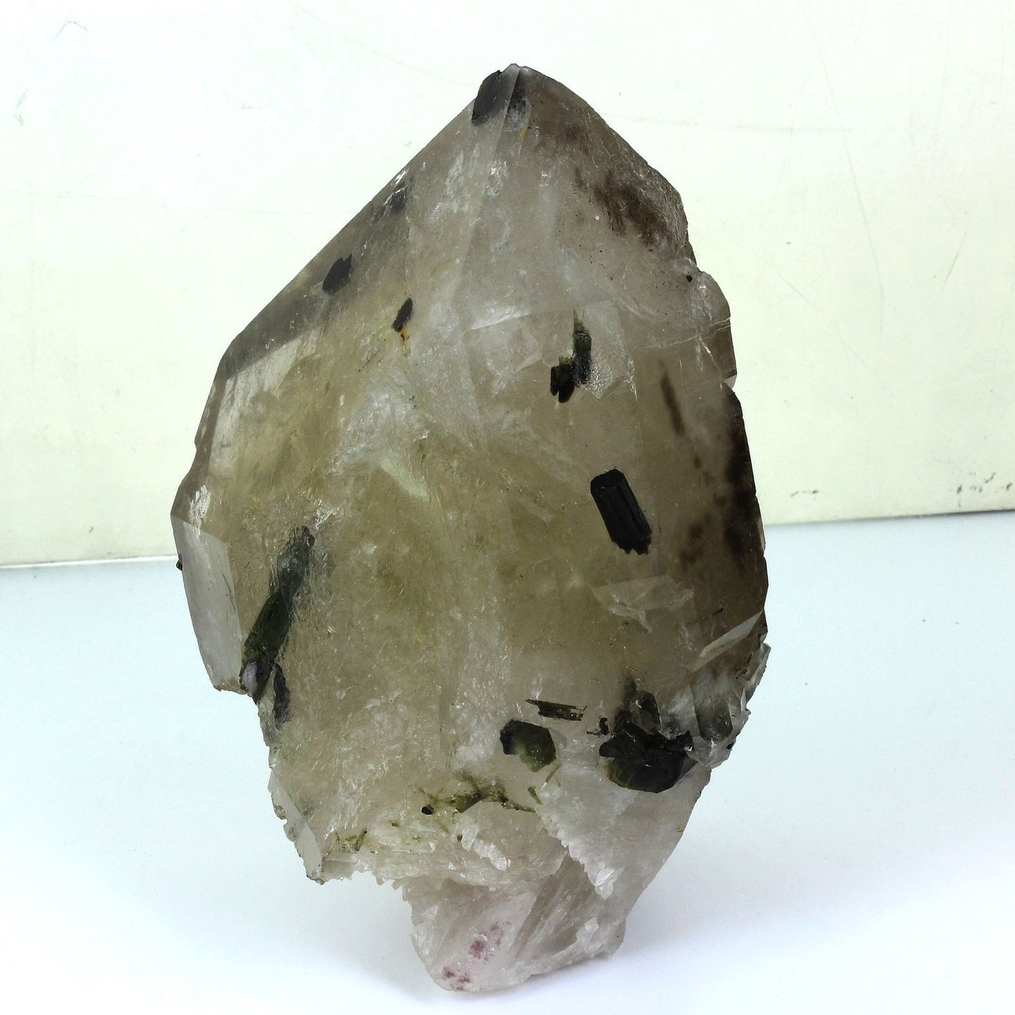 Quartz Citrine + Tourmaline 9896.5 carats. En provenance du Brésil