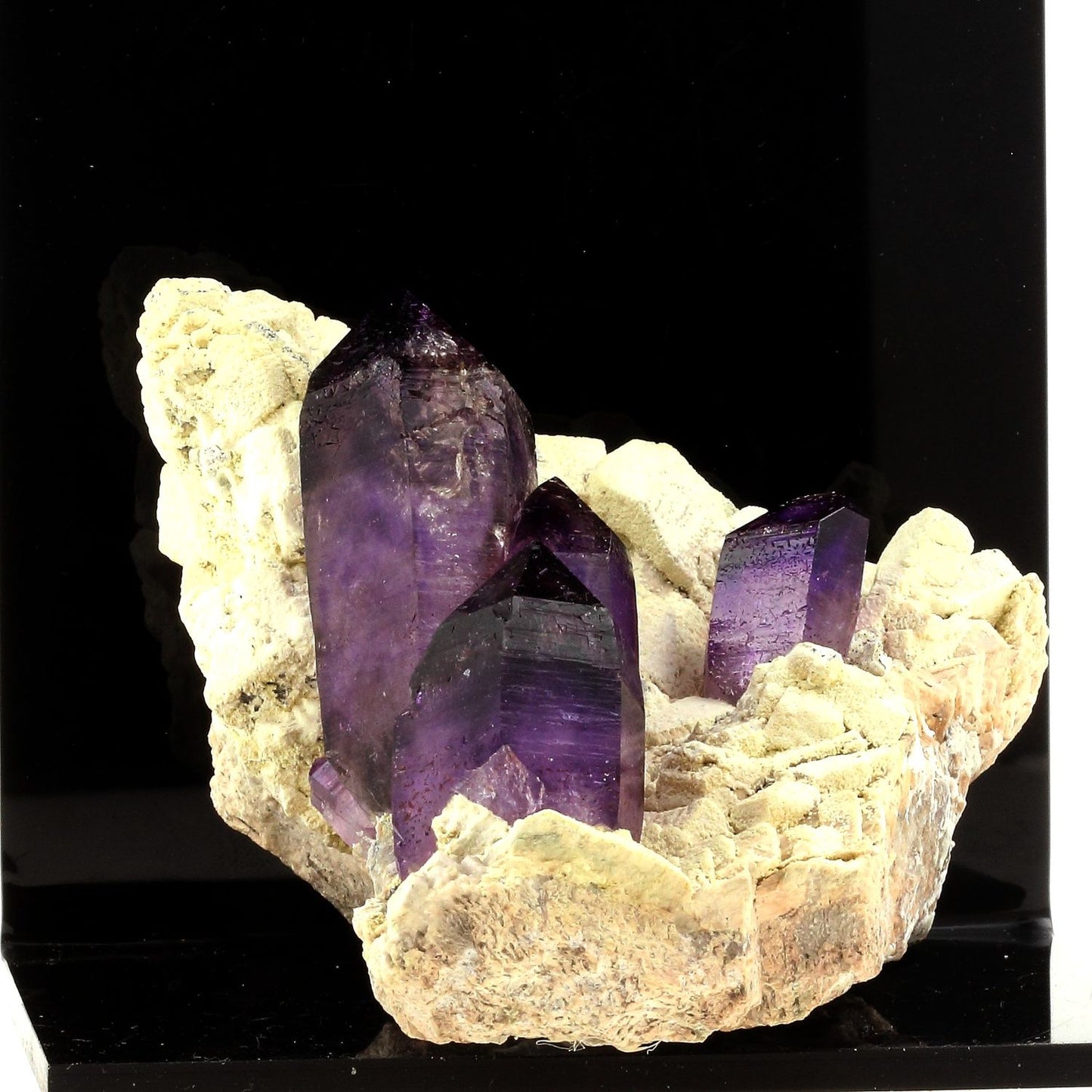 Quartz Améthyste 1332.0 carats. En provenance de Goboboseb Mts, Brandberg Area, Dâures, Erongo Region, Namibie