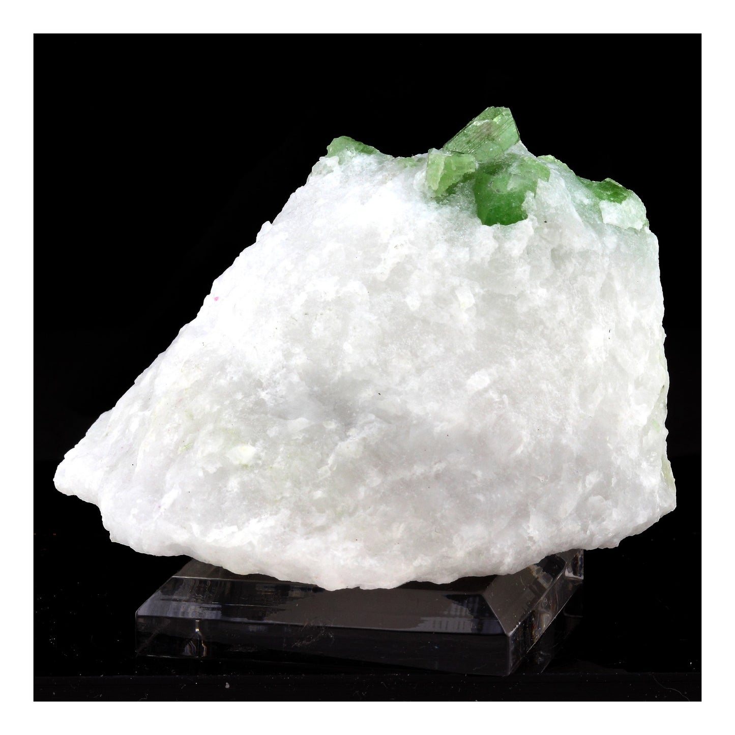 Pargasite, 814.0 carats, Lục Yên District, Vietnam