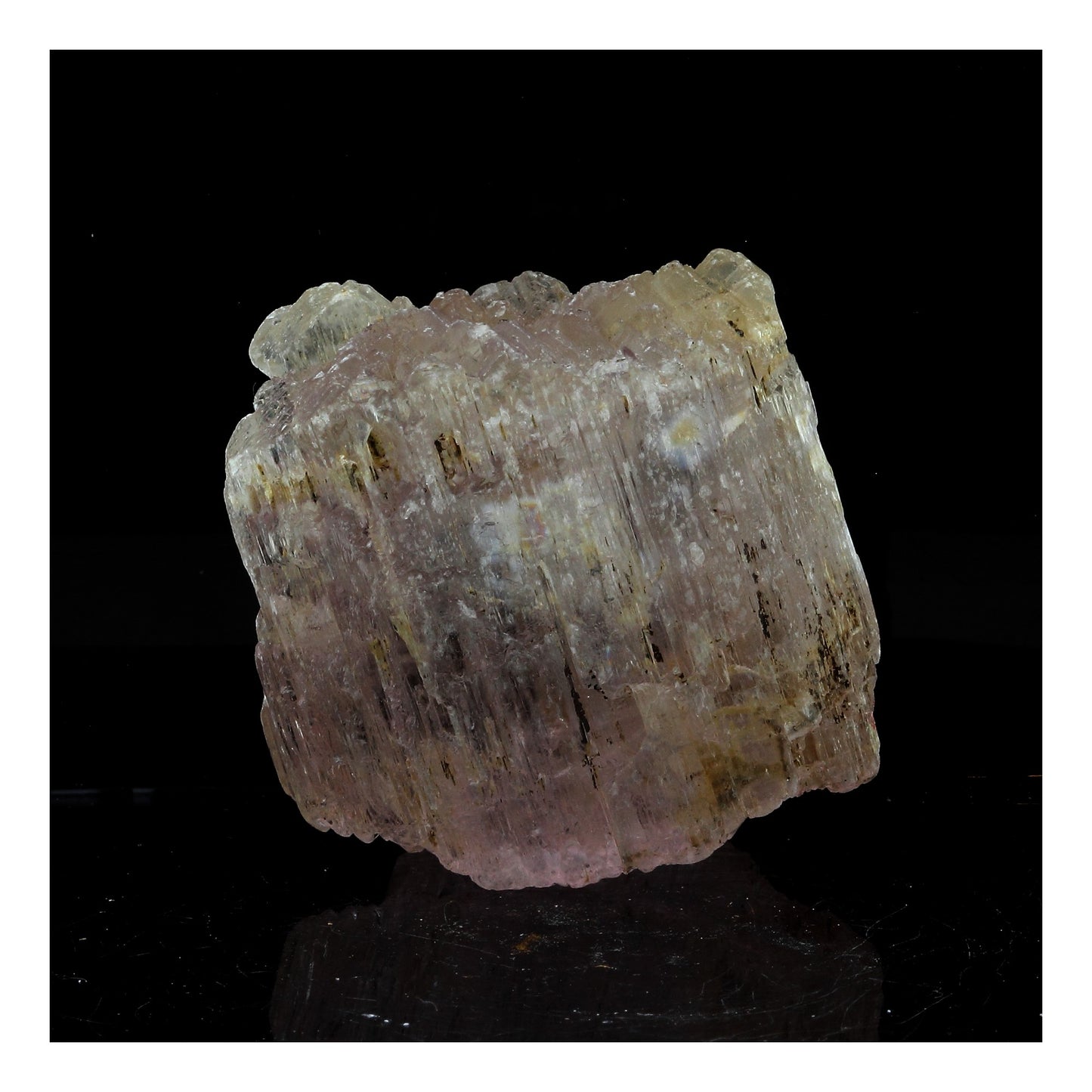 Spodumène Kunzite. 249.5 carats. Shigar, Gilgit-Baltistan, Pakistan