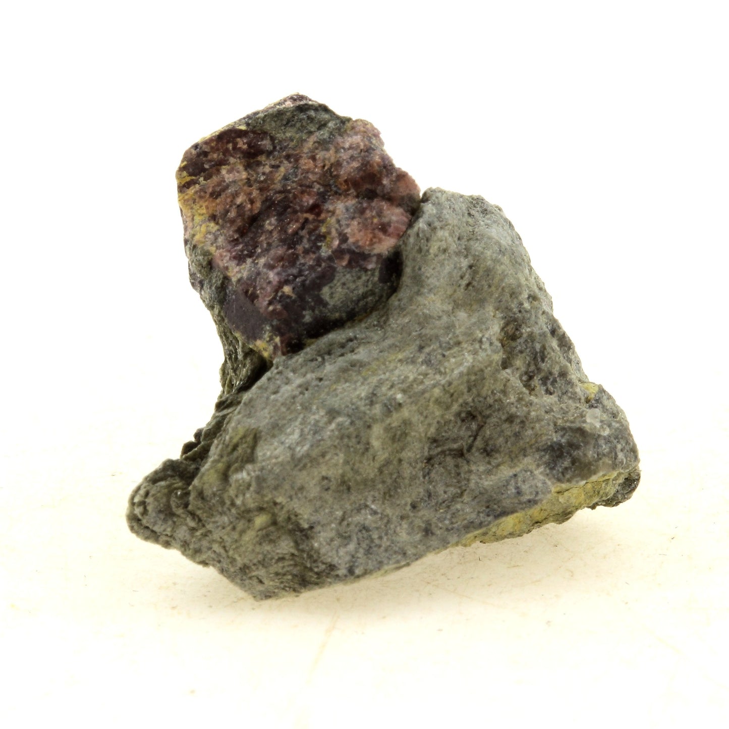 Grenat Almandin. 44.0 carats. Serevengude, Collobrières, France