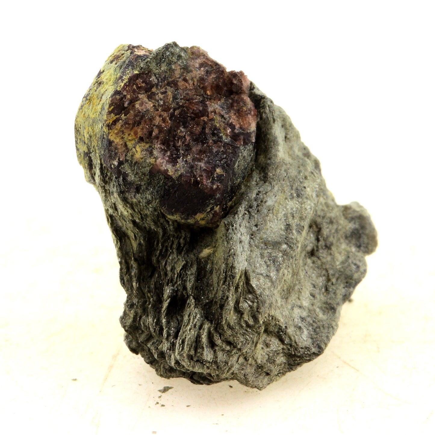 Grenat Almandin. 44.0 carats. Serevengude, Collobrières, France