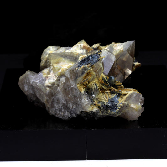 Quartz Rutile + Hematite. 1605.0 carats. Novo Horizonte, Bahia, Brésil