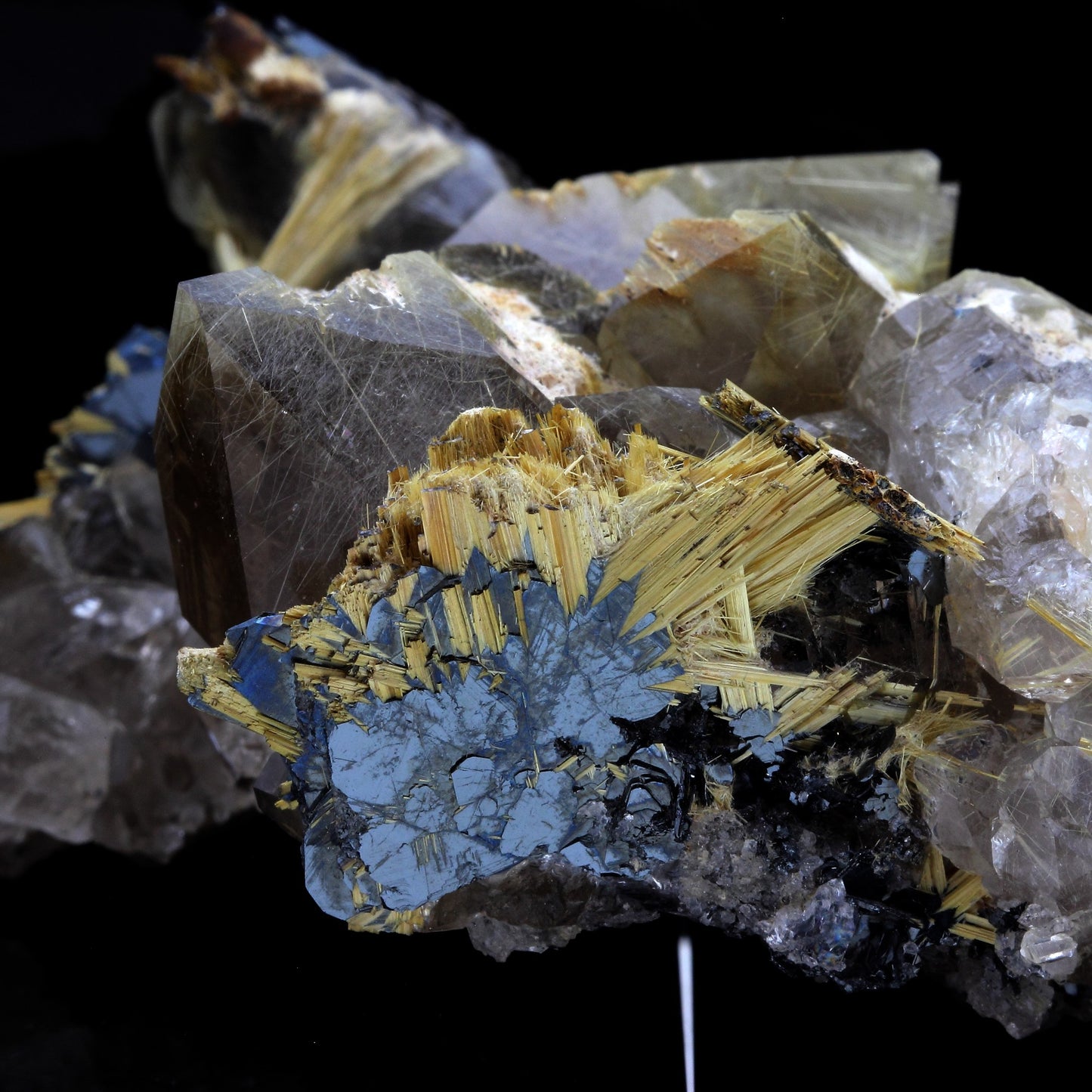 Quartz Rutile + Hematite. 1605.0 carats. Novo Horizonte, Bahia, Brésil