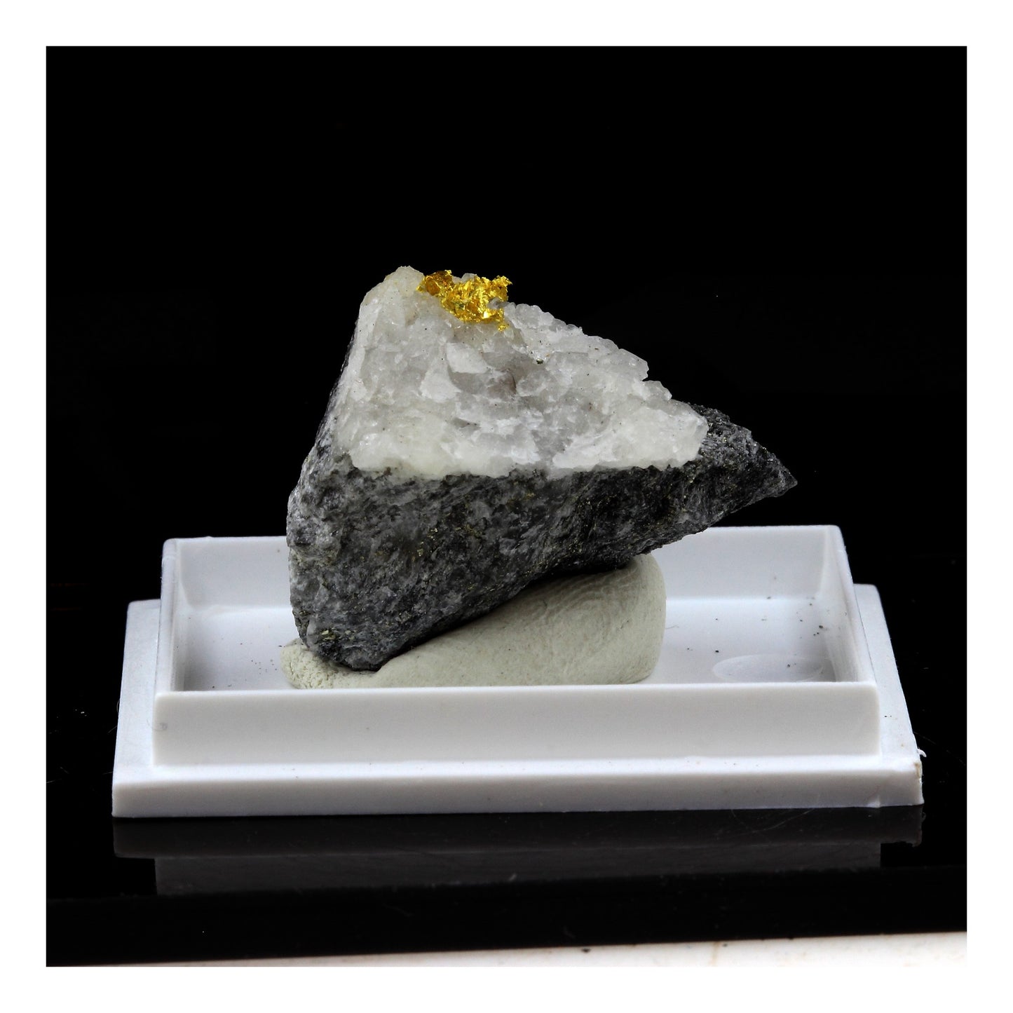 Or Natif, 41.0 carats, Mine de Brusson, Vallée d'Aoste, Italie