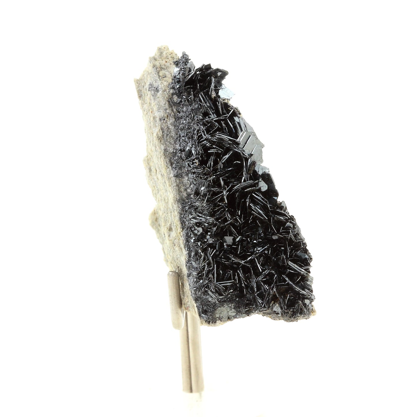 Hematite. 78.0 carats. Massif des Grandes Rousses, Oisans, France