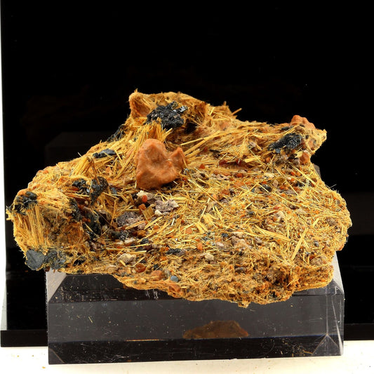 Rutile + Hematite. 680.0 carats. Novo Horizonte, Bahia, Brésil