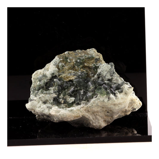 Prehnite. 630.0 carats. Saint Christophe en Oisans, Isere, France