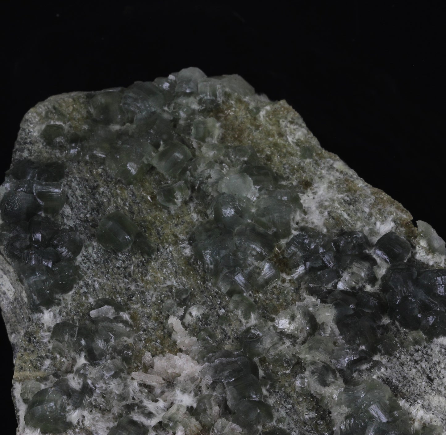 Prehnite. 6750.0 carats. Saint Christophe en Oisans, Isere, France