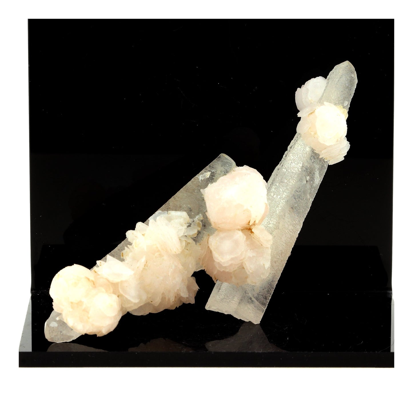 Mangano Calcite + Quartz. 317.0 carats. Inner Mongolia, Chine